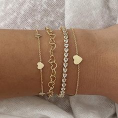 Gold Heart Bracelet, 4 Characters, Station Bracelet, Preppy Jewelry, Jewelry Accessories Ideas, Mini Mini, Jewelry Lookbook, Birthstone Bracelets, Mini Heart