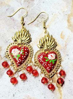 Beautiful and modern hand painted sacred heart earrings in red, adorned with a small rose, green leaves and pearl-colored stitching, they are adorned with red crystal stones. These earrings are painted in detail and look really beautiful, they are finished with high quality jewelry varnish to protect the paint, quality and beauty of the earrings. These hand painted sacred heart earrings are unique and very beautiful, the ideal gift because they match any outfit both day and night, they will enhance your beauty and you will surely attract attention for the unique and handcrafted design, the ideal gift for parties or simply to make that special person happy. *Remember to add our store to favorites ♥ to receive updates on our new items! *The Anney Studio appreciates your visit to our store. Mexican Earrings, Rose Green, Enhance Your Beauty, Hypoallergenic Jewelry, Small Rose, Crystal Stones, Red Crystals, Sacred Heart, How To Apply Makeup