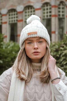 #winterstyle #winterfashion #winteroutfits #winteraccessories #cozyoutfits #sweaterweather #cozystyle #cozychic #chicoutfits #womenstyleinspiration #outfitideas #styleideas #waystowearit #styleinspo #outfitinspo #affordablestyle Women's Winter Fashion