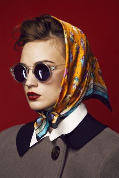 Fashion Types, Scarf Photography, Head Scarf Tying, Silk Headscarf, Head Scarf Styles, Fashion Photography Inspiration, Gucci Fashion, Foto Art, Fashion Portrait