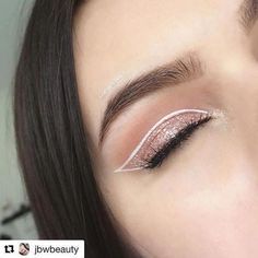 White Eyeliner Makeup, Maquillage Yeux Cut Crease, Mekap Mata, Video Makeup, Make Up Inspiration, Cat Eye Makeup, White Eyeliner