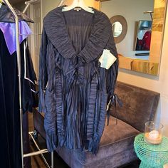 Chez Vouz De France Black Duster In Pristine Condition. Fun Detailing. You Can Dress It Up For A Dress It Down. Purchased In France. Jaanuu Scrubs, Faux Leggings, Black Duster, Rompers Dressy, Purple Leggings, Sequin Outfit, Burning Man Festival, New York And Company, White Zebra