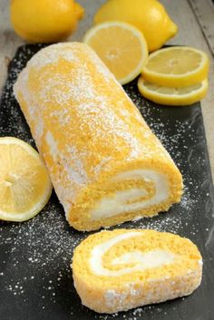 lemon roll with powdered sugar and sliced lemons