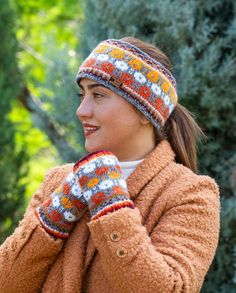 Hand-knitted fair isle ponytail ear warmers, wristwarmers designed by Meriva in sunlight colors for ladies and teen girls. You can wear these head warmers whether you are at the park, by the seaside, walking, biking, hiking, or running. ✔️QUALİTY: * Material: Wool & Polyester Fleece Lining Fleece lining applies to the headband, handwarmers and around the forehead for the beanie. * Quality and Sustainability: Handmade ∙ Slow Fashion * All our knitwear is handmade with love ! ✔️SIZE : Available fo Earwarmer Short Hair, Chunky Knit Headband Free, Winter Headband Ear Warmer, Pendleton Ear Warmer, Fleece Headbands Pattern Ear Warmers, Free Knit Patterns For Headbands Ear Warmers, Knitted Headband Free Pattern Chunky, Earmuffs Knitting Pattern, Fair Isle Headband Pattern