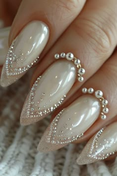 Fantastical Wedding, Nail Art Elegant, Pearl Nail, Wedding Nail Art, Book Vibes, Nail Art Trends, Pearl Nails, Wedding Nail