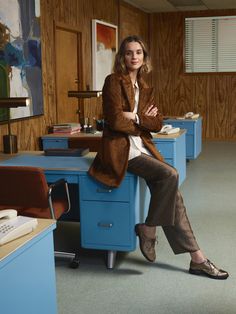 Office Core Photoshoot, Old School Desk Photo Shoot, Office Fashion Photography, Office Fashion Editorial, Library Editorial Fashion, 80s Working Woman, Office Editorial Photography, 50s Office, Office Editorial