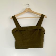 Nwt Abercrombie & Fitch Linen Foldover Square Neck Sleeveless Crop Top - Small Size: Small Color: Olive Green All Items Are Checked For Zipper & Button Functionality And Defects, Cosmetic Or Otherwise. Material Linen, Cotton Sku 641 Khaki Fitted Sleeveless Crop Top, Fitted Linen Sleeveless Crop Top, Fitted Sleeveless Linen Crop Top, Fitted Sleeveless Khaki Crop Top, Fitted Olive Sleeveless Top, Fitted Sleeveless Olive Top, Green Sleeveless Crop Top For Day Out, Sleeveless Olive Top For Summer, Green Sleeveless Linen Top