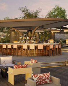 Outdoor Hotel Bar, Hotel Pool Bar, Beach Bar Design Ideas, Outdoor Bar Design, Hotel Bar Design, Pool Bar Design, Resort Restaurant, Restaurant Layout, Mid Century Bar