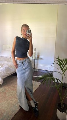 Looks Adidas, Outfit Leggings, Jean Skirt Outfits, Samba Outfit, Looks Pinterest, Denim Skirt Outfits, Denim On Denim, Long Denim Skirt