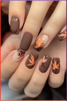 nails art👩🏻‍🎨: @princess.nailstudio model💅🏻: @lysenayarayyy Nail Design With Leaves, Fall Nails Cute Design, November Toe Nails Designs, Nail For Autumn, Leaf Fall Nails, Nails Acrylic Winter Colors, Short Cute Fall Nails, Nov Nail Designs, Autumn Design Nails