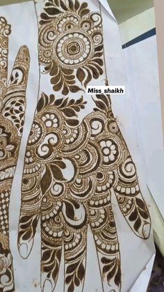 an intricate hendi design is shown on paper