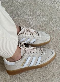 White Spezial Adidas, Adidas Spezials Outfit Woman, Spezial Adidas Shoes, Spezial Adidas Outfit, Adidas Spezial Outfit, Spezial Shoes, Spezial Adidas, Adidas Handball Spezial