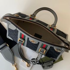 Gucci SIZE : 27X18X14cm Trendy Tote, Gucci Bags, New Handbags, Caribbean Netherlands, Crossbody Shoulder Bag, Cambodia, Gucci Bag, Fashion Statement, Contact Us