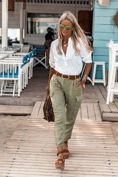 Mode Over 50, Bohemian Chic Fashion, Over 60 Fashion, Hair Summer, Denim Chic, 60 Fashion, Looks Street Style