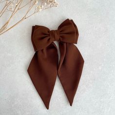 Premium quality medium sized double chiffon bow in brown with pointed tail. Perfect hair accessory and gift for girls! This stylish hair bow is an ideal hair accessory for wearing to a special occasion or even everyday wear. 🎁It will also make a great "gift for girl." They are handmade with love and care from  high quality fabric in our studio in England. 📍Attachment: ✅Barrette  ✅Comb slide ✅Alligator clip 📏The bow measures  11.50 cm or 4"  width appx  6.50 cm or 2 3/4" in height  Tail is 19 Fancy Hair Bows, Bow Party, Chiffon Bow, Diy Hair Accessories Ribbon, Disney Bows, Sailor Bow, Stylish Scarves, Bow Accessories, Handmade Hair Accessories