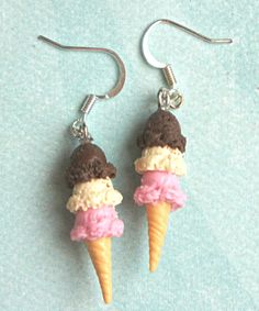 Neapolitan Ice Cream Dangle Earrings - Jillicious charms and accessories Clay Ice Cream, Ice Cream Earrings, Crea Fimo, Neapolitan Ice Cream, Cream Earrings, Miniature Food Jewelry, Quirky Earrings, Ice Cream Cones, Food Earrings