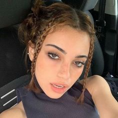 Braided Hairstyles On Short Hair, Outdoor Bbq Outfit Ideas, Short Y2k Hair, Skunk Hair Wolf Cut, Y2k Hair Styles, Dr Faceclaims, Stile Kylie Jenner