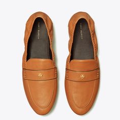 Nwt! I Have Sizes 7, 7.5, 8, 8.5, 9 And 9.5. The Color Is Bourbon. Brand Brand New Nwt In Box. If You Are In Between Sizes Take The Next Size. Please Let Me Know If You Have Any Questions. Our Ballet Loafer Is An Interpretation Of Two Classics The Flexibility Of A Ballet Slipper With The Profile Of A Loafer. The Insole Provides Performance-Level Comfort, Ruched Sides Secure The Foot And Treads On The Outsole Add Traction. It Is Crafted In Leather And Detailed With A Double T In Brushed Gold. The Business Casual Shoes, Loafer Women, Designer Flats, The Ballet, Ballet Slippers, Footwear Design Women, Clothes Horse, Tory Burch Shoes, Shoe Style