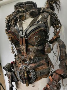 Wasteland Weekend Costumes, Wastelander Outfit, Madmax Costume, Post Apocalyptic Outfit Women, Wasteland Armor, Toxic Wasteland, Wasteland Fashion, Mad Max Cosplay