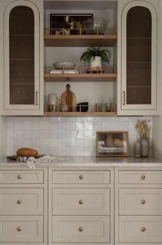 bar idea Mudroom Remodel, House Elements, Stylish Bedroom Design, Happy Sunday Everyone, French Home Decor, Laundry Room Makeover, Stylish Bedroom, Kitchen On A Budget, Updating House