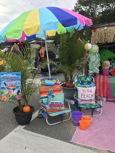 colorful beach chairs and umbrellas are on the side of the road in front of a store