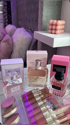 Pictures Of Women, Perfume Organization, Inspiration Tattoos, Fragrances Perfume Woman, Perfume Collection Fragrance, Shower Skin Care, Body Smells, Perfume Scents, Perfume Lover