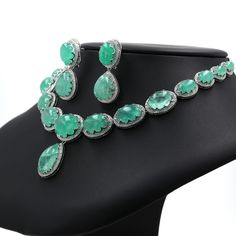 Disco Fashion, Diamond Color Grade, Colombian Emeralds, Emerald Necklace, Diamond Clarity, Necklace Earrings, Colored Diamonds, Natural Diamonds, Emerald