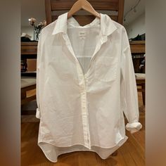 Aritzia Wilfred Oversized White Button Down Shirt. The Oversized Fit Is Super Polished And On Trend. Nwt! Aritzia Leather Shirt, Aritzia White Button Up, Oversized Neutral Button-up Top, White Oversized Buttoned Top, Aritzia Blouse, Aritzia Wilfred, White Button Down Shirt, White Button Down, Button Downs