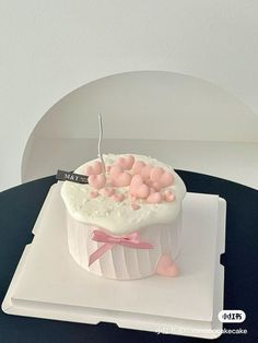 #aesthetic #cake #cakeideas #pink #pinkaesthetictheme #butterfly #foodie #birthday #cakeart Kue Birthday, Coquette Cake, 22nd Birthday Cakes, Modern Birthday Cakes, Aesthetic Cake, Pink Birthday Cakes