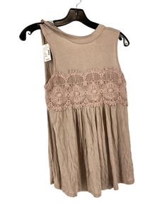 Brand: MAURICES Style: TOP SLEEVELESS Color: TAUPE Size: XS SKU: 186-186278-19464 CONDITION: NEW Beige Sleeveless Tank Top For Daywear, Brown Sleeveless Top For Spring, Sleeveless Brown Top For Spring, Brown Sleeveless Blouse For Spring, Sleeveless Beige Tops For Daywear, Brown Sleeveless Tank Top For Spring, Maurices Style, Top Sleeveless, Blouses