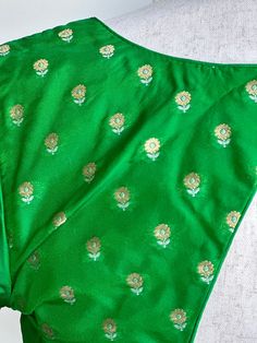 Blouse size 36-40 Silk Party Saree With Motifs, Silk Saree With Motifs For Party, Elegant Cotton Silk Blouse Piece With Motifs, Unstitched Silk Blouse Piece For Party, Silk Blouse With Zari Work In Traditional Drape, Silk Unstitched Blouse Piece For Party, Unstitched Green Saree Blouse, Unstitched Green Resham Embroidery Blouse, Green Cotton Silk Saree Blouse