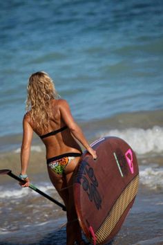 this is a sweet paddle board...her ass ain't bad either!!! Sup Girl, Beach Cruisers, Sup Stand Up Paddle, Paddle Surfing, Sup Yoga, Standup Paddle Board, Sup Paddle, Paddle Sports, Sup Surf