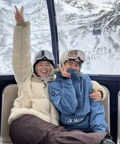 Skiing Outfits Aesthetic, Ski Season Outfits, Ski Trip Outfits, Mode Au Ski, Ski Fits, Ski Pics, Ski Pictures