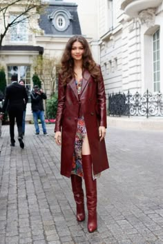 Zendaya Tommy Hilfiger, Tommy Hilfiger Collection, Red Leather Coat, Look Kylie Jenner, Burgundy Outfit