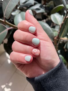 Cute Gel Nails Short Spring, Short Gel Nails Summer Designs, Short Spring Gel Nails Design, Short Spring Dip Nails, Mail Gel Ideas, Cute Nails For Spring Short, Simple Spring Manicure, Short Gel Nails August, Gel Short Nails Ideas Spring