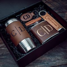 What a great gift for that groom to be, the groomsmen, or the special person in your life for a birthday, anniversary, Christmas or valentines! All items are custom laser engraved in house. This top of the line custom engraved box includes : - 1 Tumbler- 1 Flask- 1 Pocket Knife- 1 Keychain- 1 Bottle Opener Groomsman Day Of Wedding Gift, Will You Be My Groomsmen Gifts, Personalized Groomsmen Gifts, Groom Gift Ideas From Bride, Grooms Men Gifts Ideas, Engraved Wedding Favors, Groomsmen Box Ideas, Anniversary Gift Box For Him, How To Ask Groomsmen To Be In Wedding