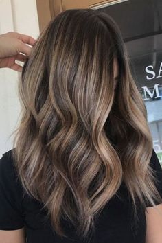 Dark Tone Highlights, Balayage Close To Roots, Casual Reunion Outfit Fall, Single Process Brunette, Fall Balayage Brunette Short Hair, Level 6 Hair Color With Highlights, Light Blonde Highlights On Brown Hair, Contrast Highlights, Brown To Blonde Balayage