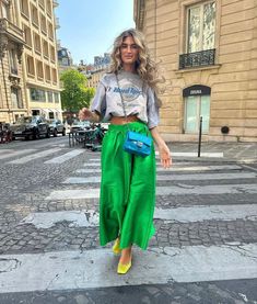 Wrap Skirt Summer Outfit, Green Skirt Outfit Ideas, Green Satin Skirt Outfit, Green Skirt Outfits, Satin Skirt Outfit, Long Skirt Casual, Summertime Outfits, Rock Outfit, Festival Looks