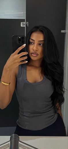 Mode Tips, Foto Poses, Aaliyah, Black Girls Hairstyles, Brown Skin, Pretty Face, Pretty Hairstyles, Hair Looks, Girl Hairstyles