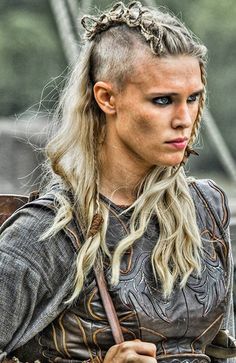 Simple Viking Hairstyles, Vikings Characters, Hairstyle Female, Bjorn Ironside, Viking Haircut