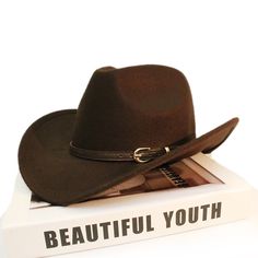 ¿Cuántos de ustedes se esfuerzan por mejorar su estilo de vida? Opta por este sombrero de vaquero. Está diseñado para brindar protección solar adicional con su característica de ala ancha, lo que lo hace perfecto para actividades al aire libre. Esta gorra formal, confeccionada con lana de alta calidad, es muy apreciada tanto por niños como por niñas por su estampado sólido. ¡Una necesidad total para tu guardarropa y el de tu pequeño!


 Especificaciones



 Estilo: Formal

 Lugar de origen: China (continental)

 tipo de patrón: Sólido

 Origen: China continental

 Número de modelo: PD189+COWB

 Material: lana

 Gorro para niños de 54 cm: apto para niños de 3 a 13 años

 Tipo de artículo: Sombreros de vaquero

 Género: Unisex

 Característica: Protección solar

 Nombre del Departamento: Adu Western Style Outdoor Fedora, Western Style Fedora For Winter Outdoor, Adjustable Solid Color Country Hat Band, Wide Brim Sun Hat For Ranch, Western Felt Hat For Outdoor, Western Style Felt Hat For Outdoor, Western Style Solid Color Hat Bands For Outdoor, Western Style Hats For Outdoor Fall, Short Brim Hat For Western-themed Events