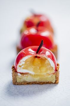 there are several pieces of bread with apples on them