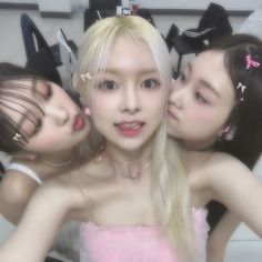 @ang31_3lin4 @luccccccccc ︳aesthatic ︳cute ︳kpop ︳dreamnote  ︳girls trio ︳icon ︳selca 4 Bff Aesthetic, 3 Kpop Matching Icons, Kpop Trio, Trio Girls, Person Icons, 3 Best Friends, Best Friend Match, Kpop Pfp, Pfp Ideas