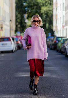 Show Us Your Brights Red Slip Dress, Outfits 2016, Red Skirt, Mode Casual, Looks Street Style, Mode Inspo, 가을 패션, Blake Lively, Pink And Red