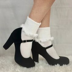 SCALLOP lace cuff cotton socks white | cute ruffle trimmed socks women – Catherine Cole Bobby Socks Outfit, Lace Socks With Heels, Sock Fashion, Lace Sock, Lace Boot Socks, Lace Ankle Socks, Bobby Socks, Ombre Lace, Ankle Socks Women