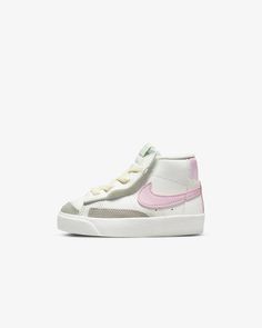 Your little baller can rule the kicks game in the Nike Blazer Mid '77. The vintage look and comfortable feel help this court classic transcend the hardwood as a legend of street style. Shown: Summit White/Coconut Milk/Honeydew/Pink Foam Style: DA4088-106 Baby Nike Shoes, Nike Inspiration, Girls Blazers, Kids Blazers, Baby Nike, Nike Shoes Girls, Toddler Nikes, Nike Blazer Mid 77