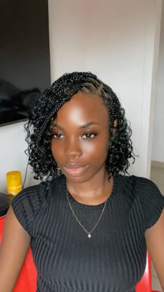 Trending boho braids for black women. Short bohemian braid with curls #bohobraids #shorthairstylesforblackwomen #shorthairstyles #bohobaby Feed In Braids For Older Black Women, Short Braided Bobs For Black Women, Red Boho Bob Knotless Braids, Short Bob Boho Braids, Short Natural Braids For Black Women, Knotless Short Braids With Curls, Mini Goddess Braids, Bob Bohemian Braids, Hair Styles Plaits