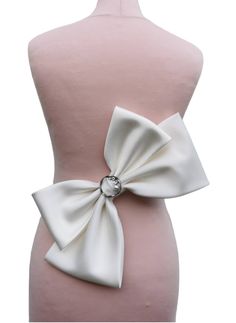 Beautiful detachable wedding dress bows made from ivory Mikado Fabric and fixed buckle accessory.  The bows can be easy attach with clips on the difference places so you can create your own bridal design.  The size on the bows is about 36x22cm  ALL OF OUR PRODUCTS ARE HANDMADE BY US AND MADE WITH THE BEST HIGH-QUALITY FABRICS. Our bow can be ordered separate or with belt. Can be made in soft matte satin, duchess Satin or Mikado Fabric. If you have any questions about our products do not hesitate to contact us! SAMPLES(SWATCHES) LOWER COST SHIPPING, FOR CUSTOMER FROM OUTSIDE THE UK PLEASE USE THIS LINK FOR SAMPLES(SWATCHES): https://www.etsy.com/uk/listing/949775560/fabrics-samples-swatches-glitter-tulle?ref=listings_manager_grid *DELIVERY We use standard delivery service for the UK with Ro Luxury Classic Tie With Detachable Bow, Luxury Detachable Bow Tie, Luxury Detachable Bow For Gift, Luxury Detachable Bow Tie Accessories For Party, Wedding Dress Bows, Wedding Dress Bow, Bridal Bow, Detachable Wedding Dress, Mikado Fabric