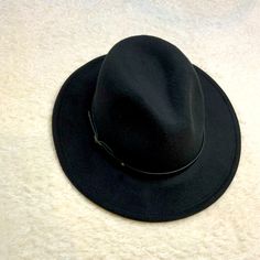 Women’s Felt Designer Hat Black/Red Inside Nwot Fitted Black Felt Hat Casual, Fitted Black Felt Hat Casual Style, Casual Black Felt Hat For Spring, Black Fitted Casual Felt Hat, Fitted Black Casual Felt Hat, Casual Black Fitted Fedora, Casual Fitted Black Fedora, Black Casual Felt Hat, Black Fitted Casual Fedora