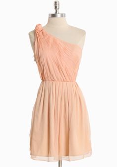 Love this dress, but in a darker shade. Modern Vintage Dress, Peach Dress, Rose Dress, Modern Dress, Dress C, Playing Dress Up, A Dress, Bride Dress, Chiffon Dress